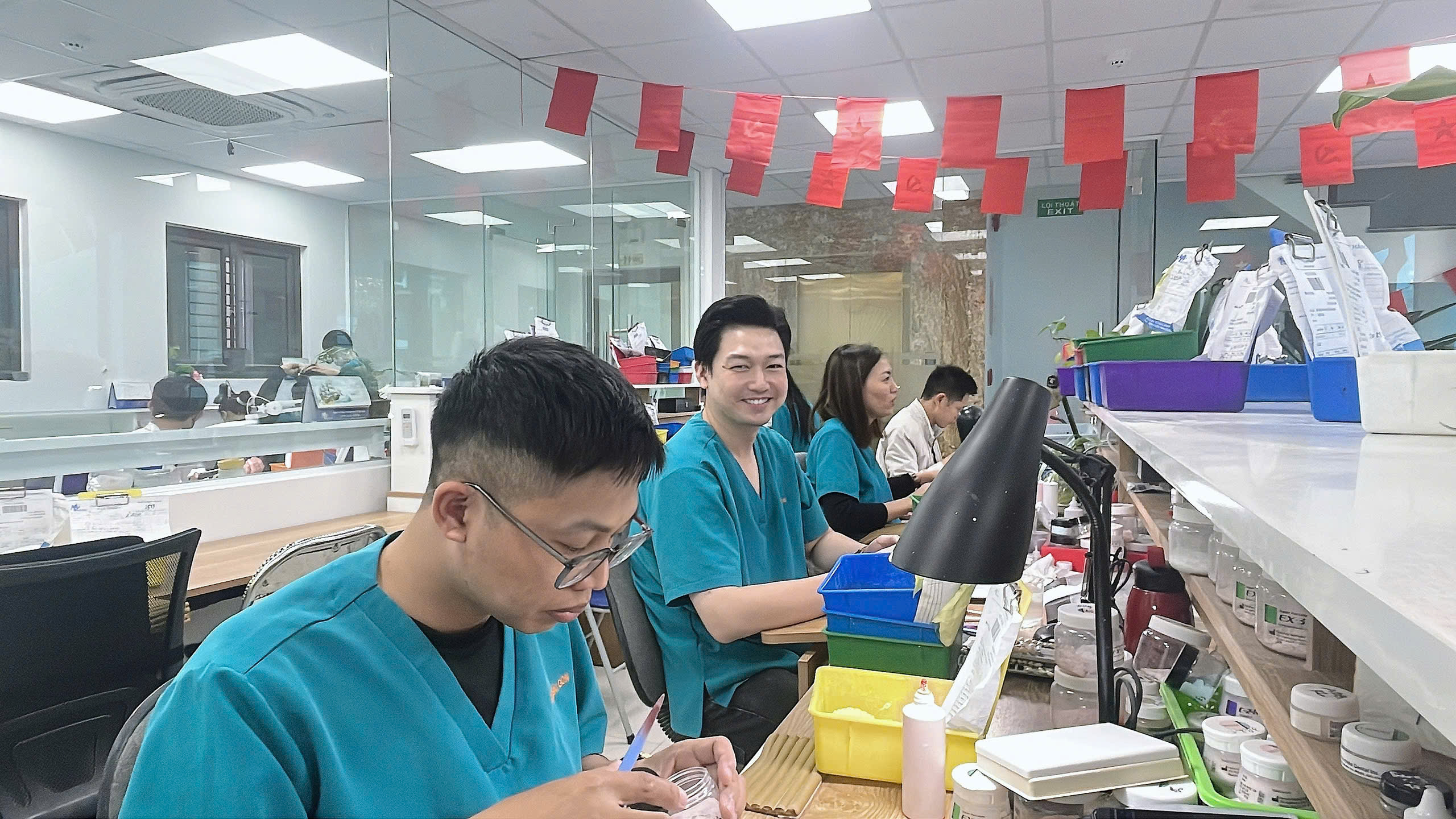 LABO NHA KHOA LÀ GÌ? VAI TRÒ, QUY TRÌNH VÀ TIÊU CHUẨN CỦA PHÒNG LABO HIỆN ĐẠI